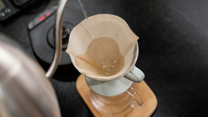 Por que Escaldar o Filtro de Café