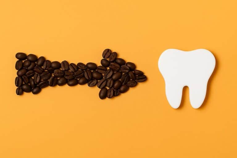 será que café mancha os dentes