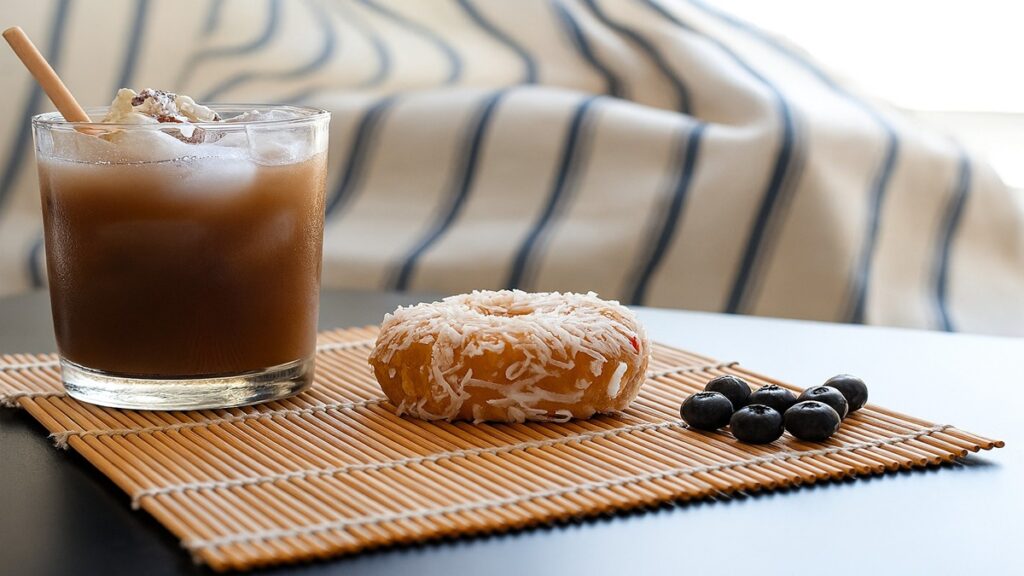Japão Café Gelado com Wagashi (Doces de Arroz e Feijão)