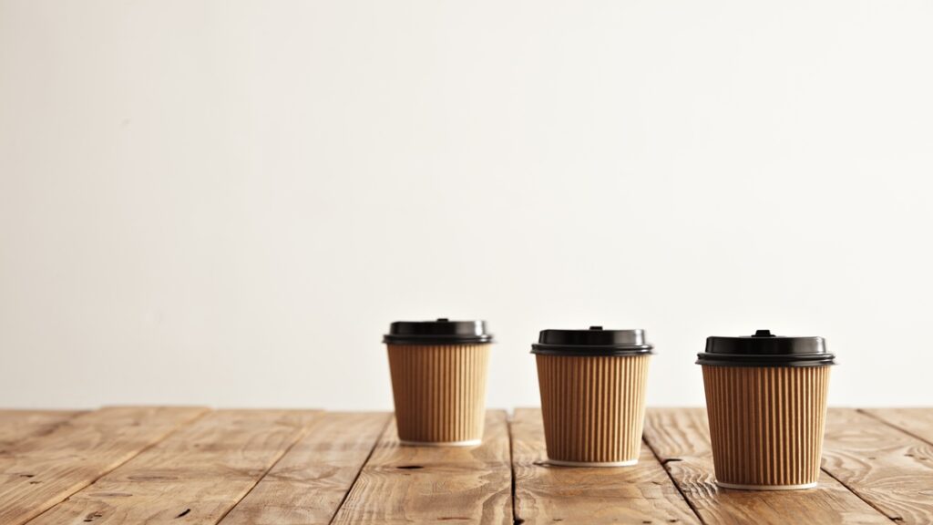 cafe-em-copo-de-Papel-e-copos-descartaveis.