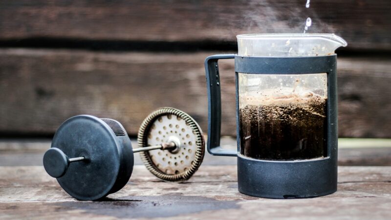 Qual pó de café usar na prensa francesa