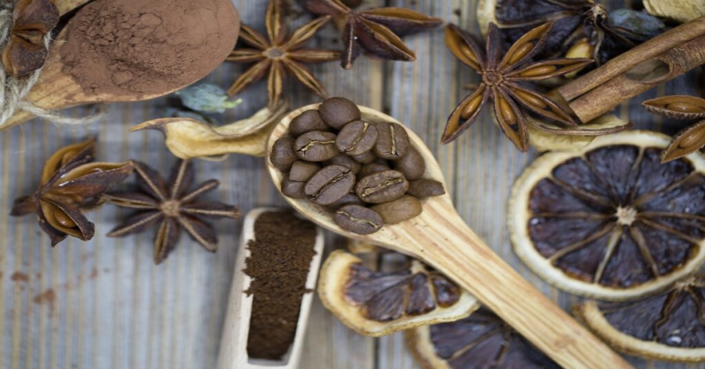 Cafe-com-canela-cardamomo-ou-cacau-qual-combinacao-deixa-o-sabor-mais-encorpado.