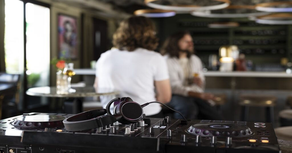cafeterias com DJ