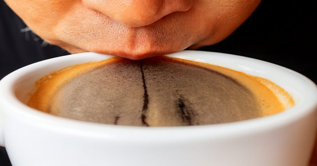 beber café deixa a boca seca