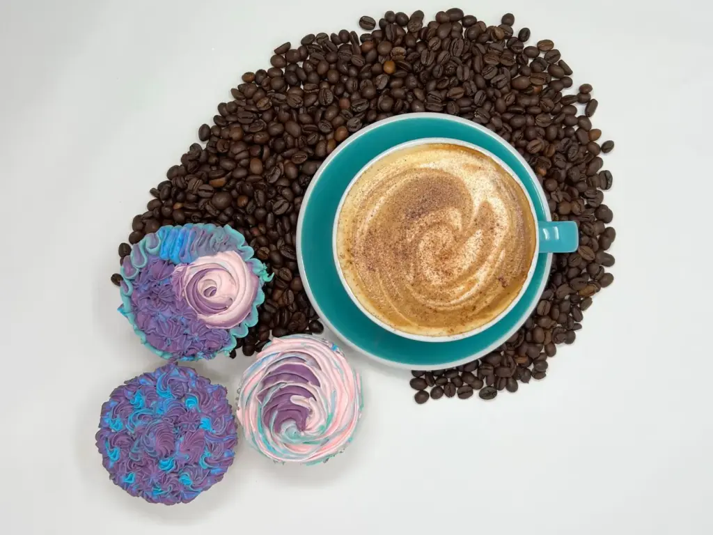 Cupcake de café com cobertura cremosa