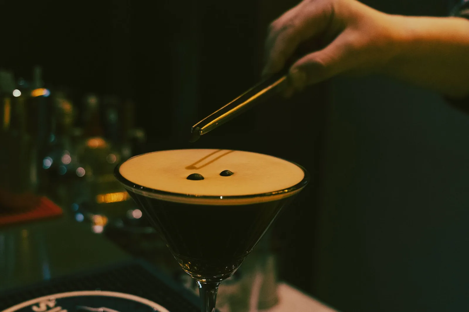 Espresso martini: o coquetel de café que virou febre