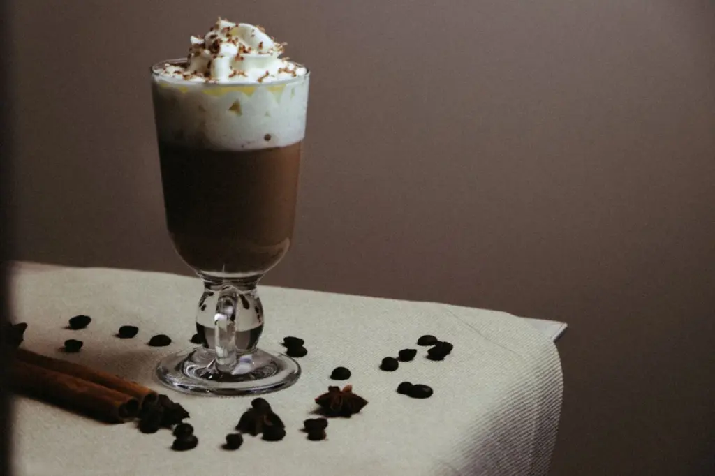 Irish coffee: o que é e como fazer em casa