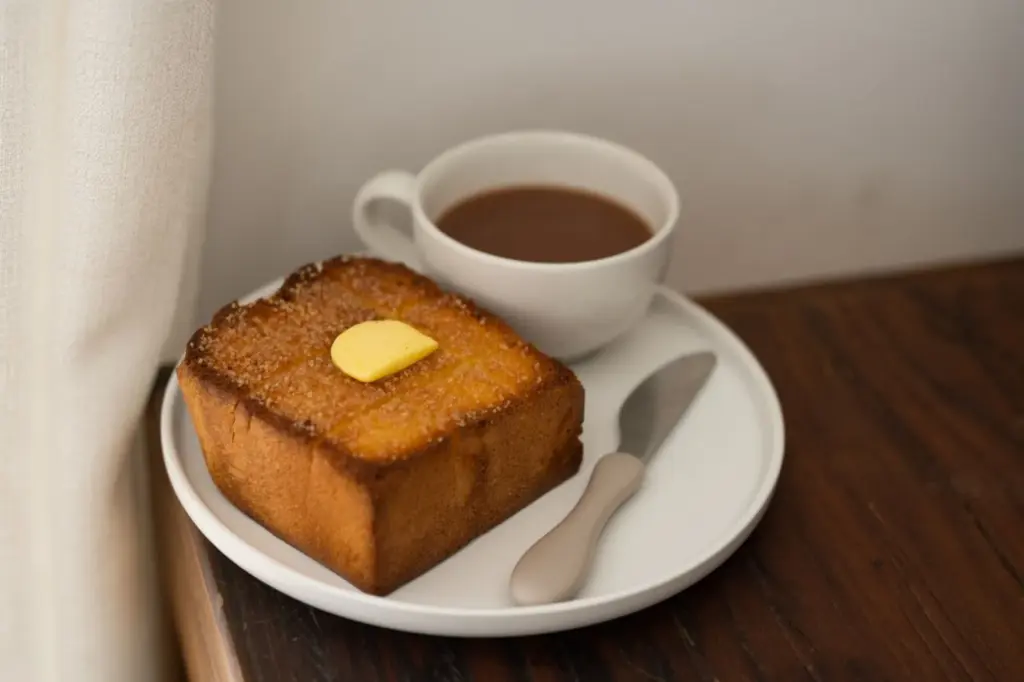 Pão na chapa e café coado: o café da manhã perfeito