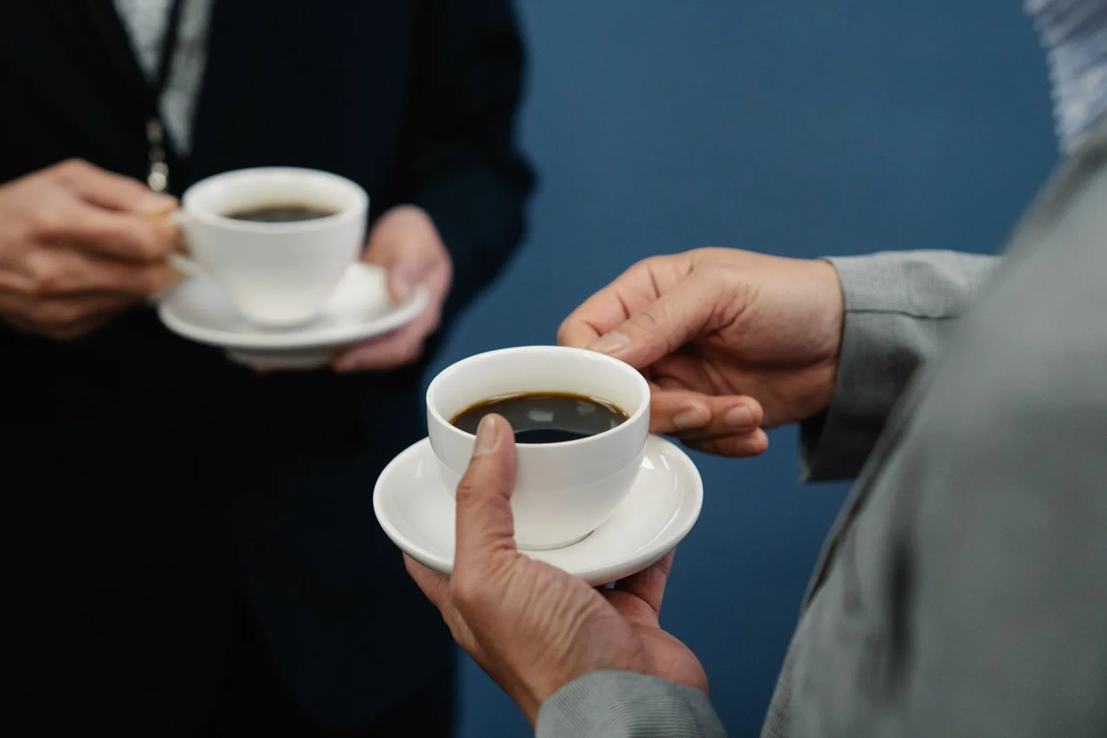 O ritual do café no trabalho: a pausa que rende