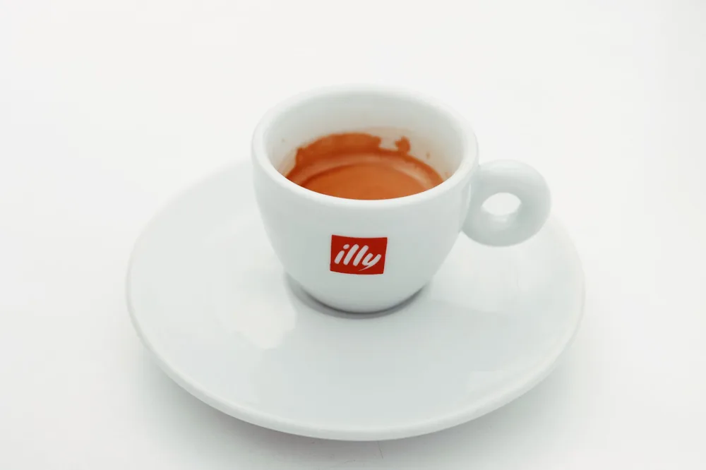 Xícara pequena com espresso