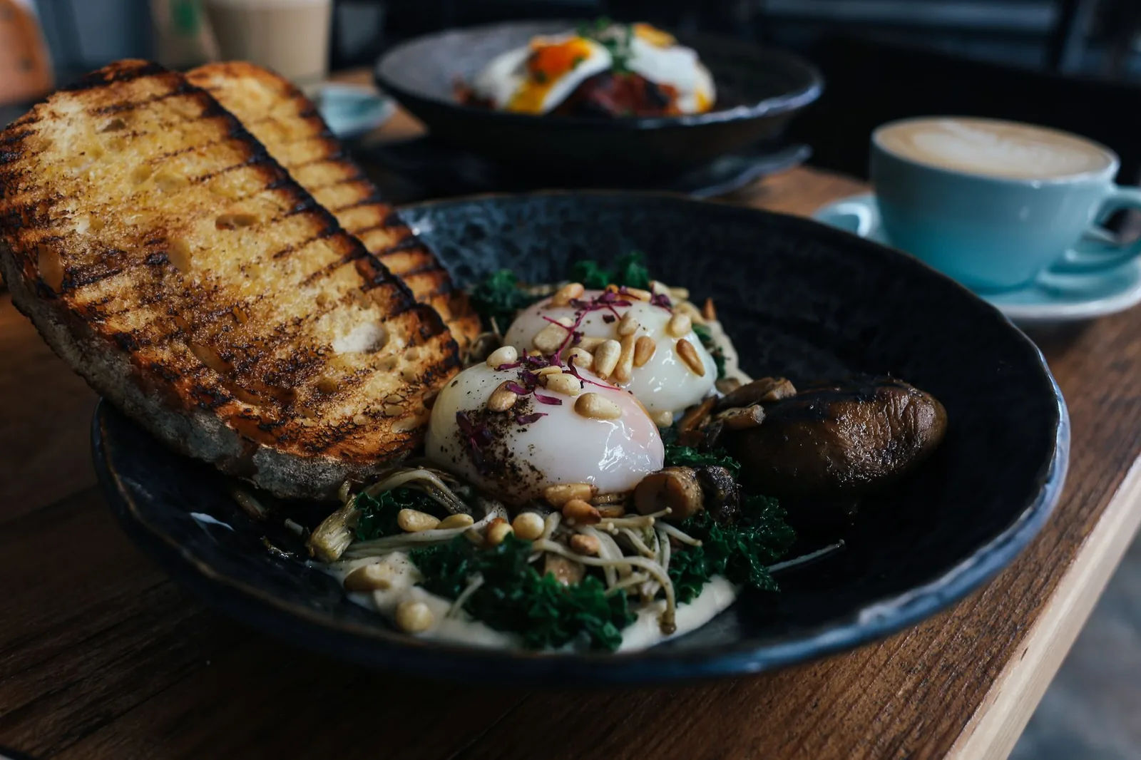 Café da manhã de padaria vs. cafeteria: dois rituais brasileiros