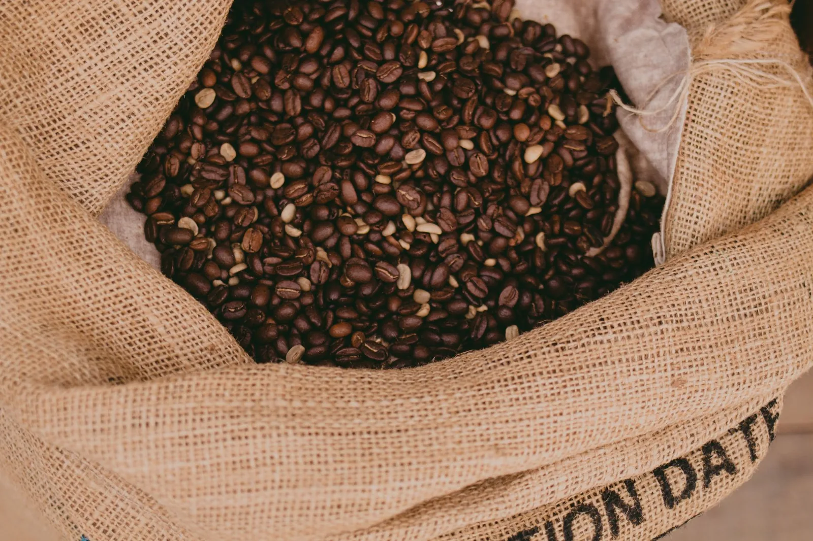 Café do Peru: o vizinho discreto que cresce nas alturas
