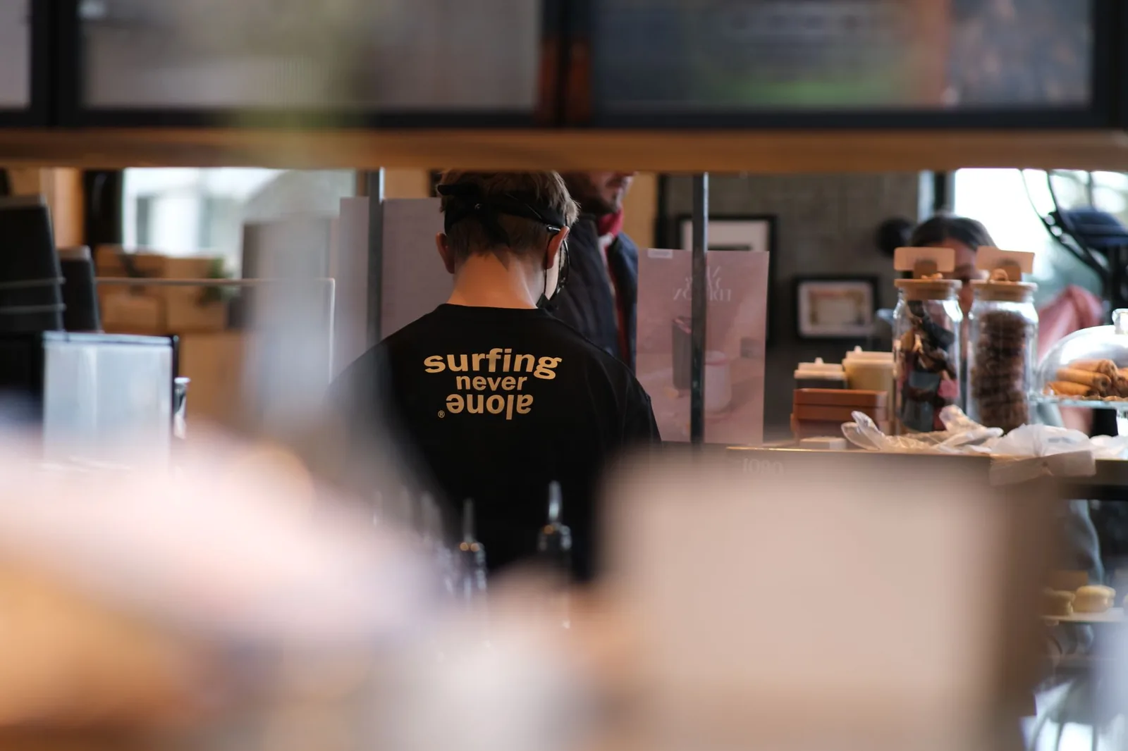 Café em pé: o balcão expresso que veio da Itália