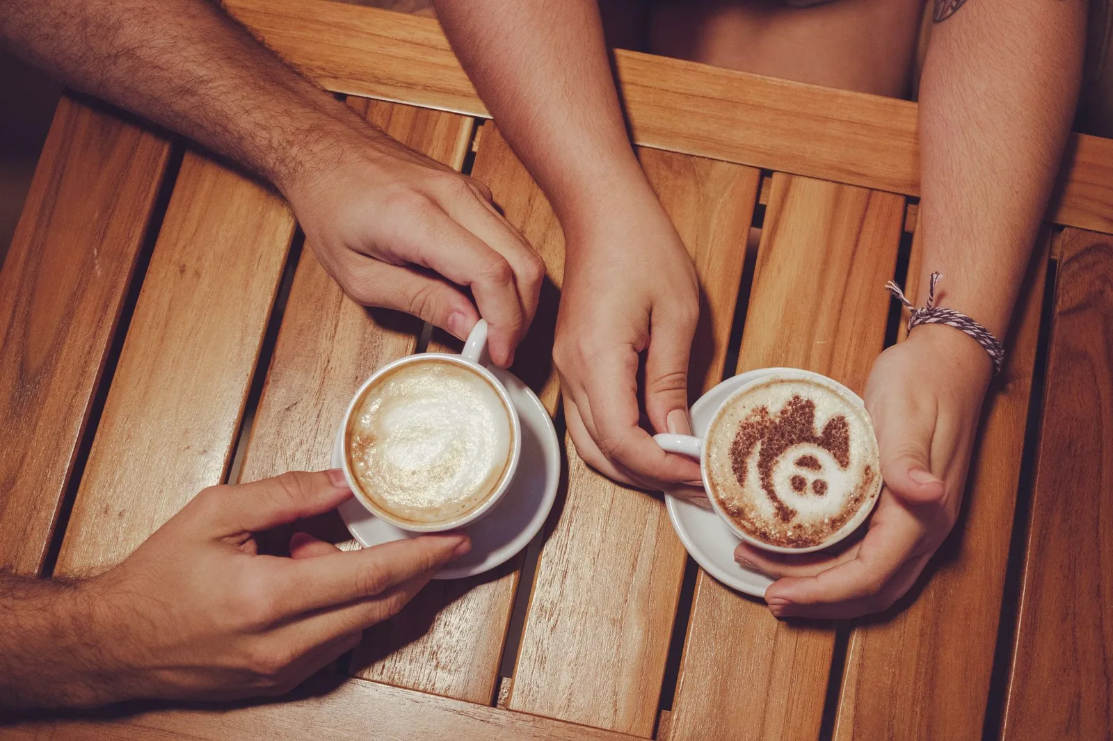 Café suspenso: a tradição de pagar um café pra quem precisa