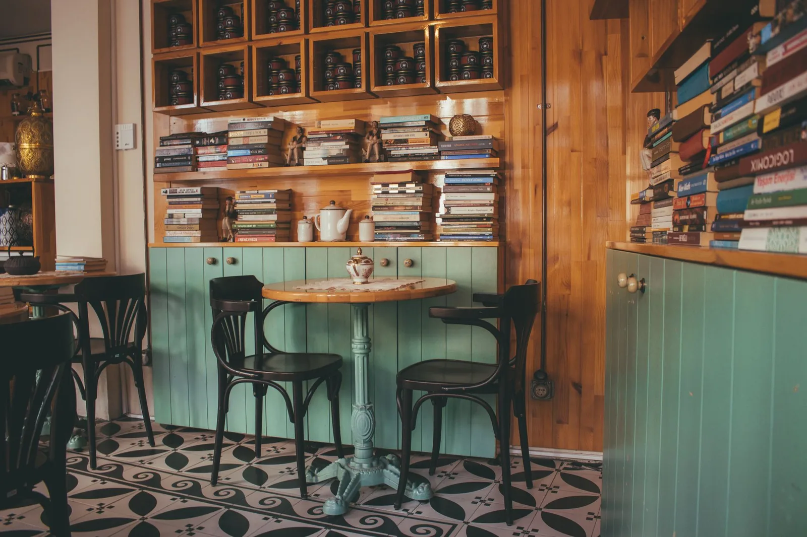 Cafés literários: quando a cafeteria vira ponto de escritores