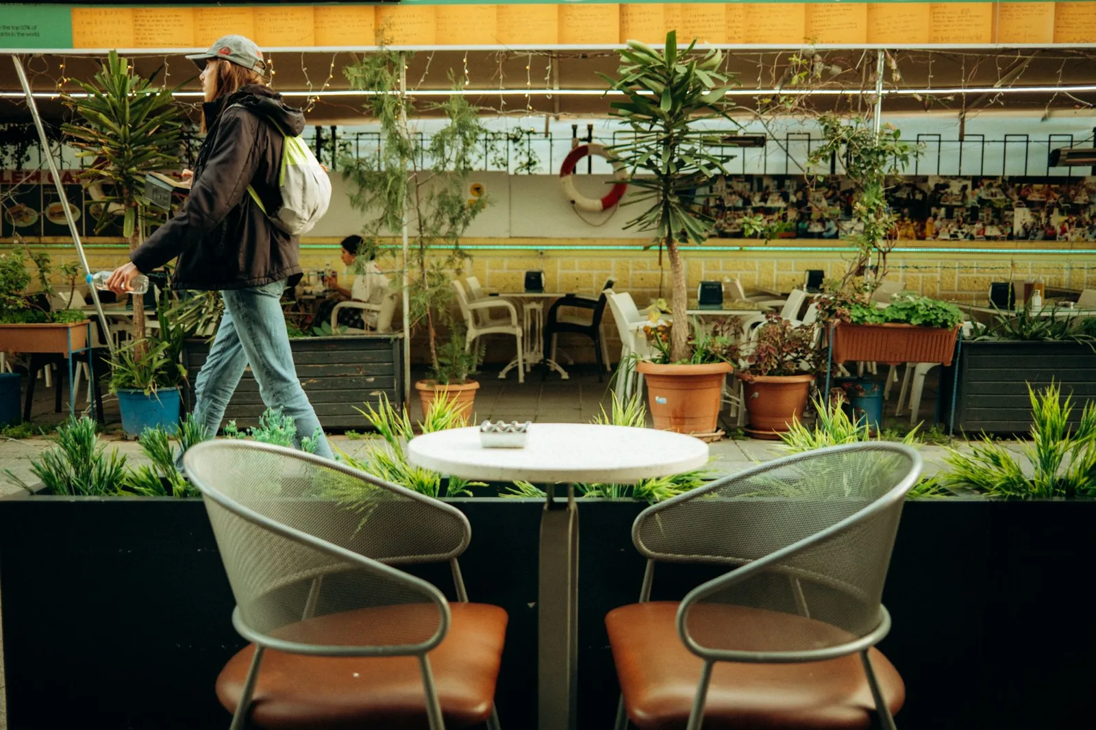 Cafeterias com jardim: o charme do café ao ar livre