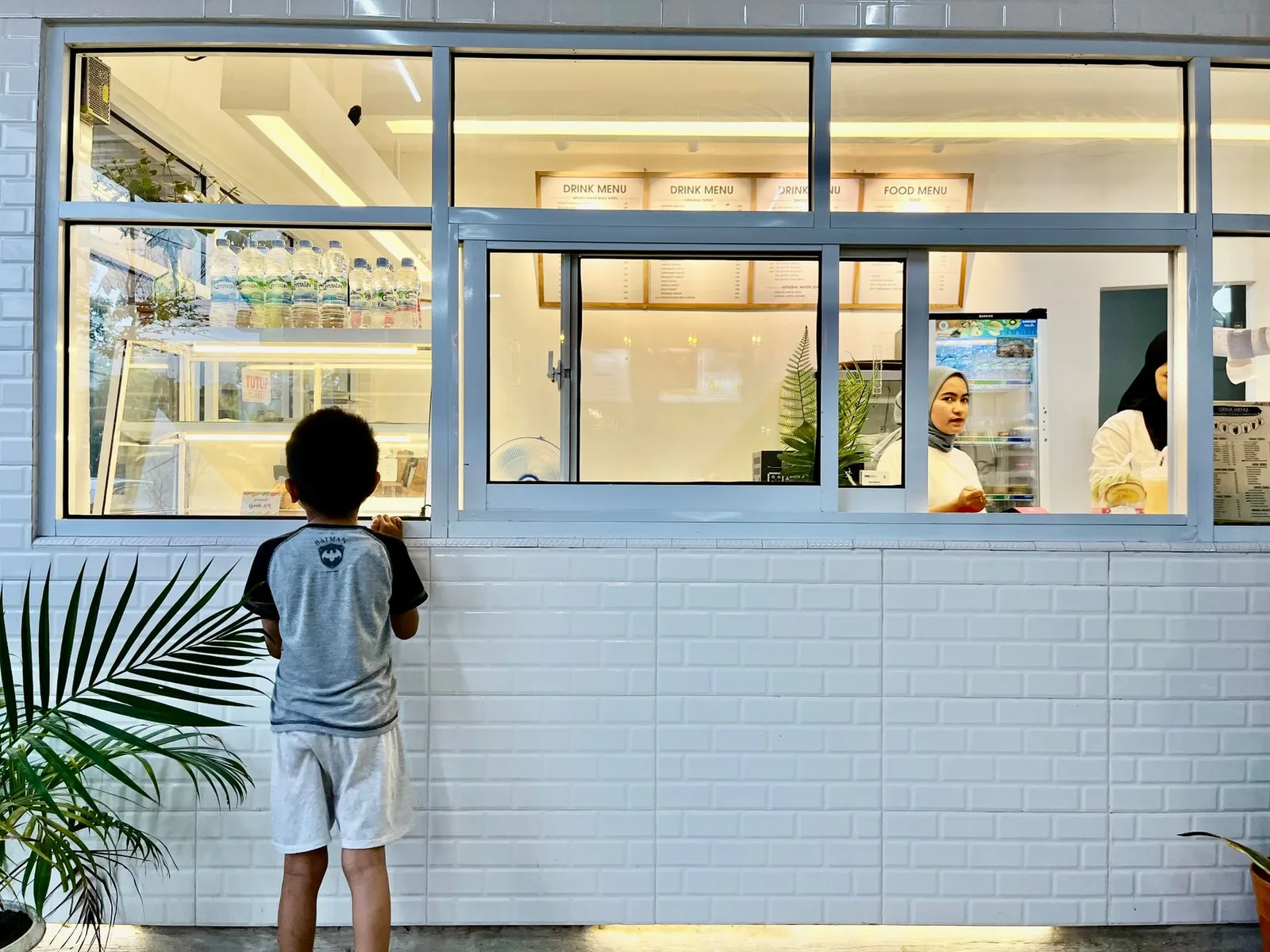 Como avaliar uma cafeteria: o que olhar da porta ao fundo da xícara