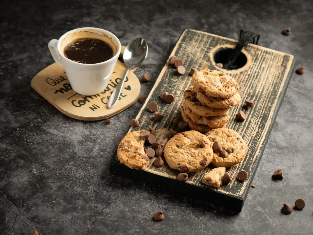 Cookie de café com gotas de chocolate