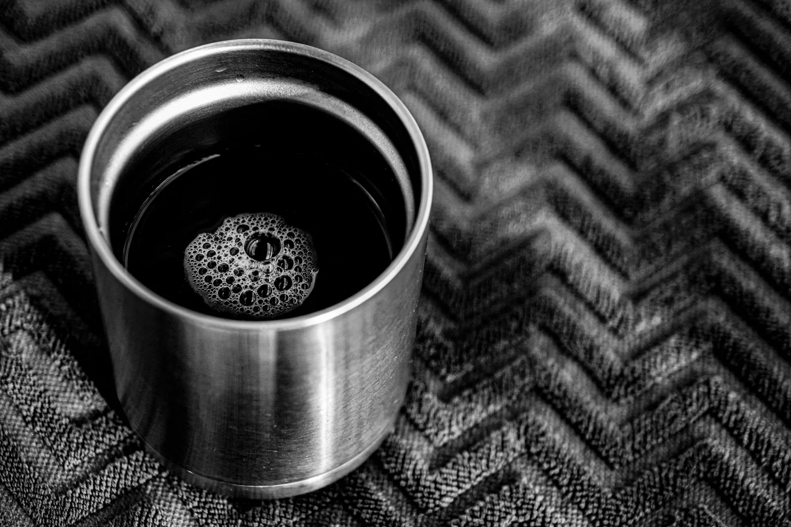 Copo térmico para levar café: o que olhar antes de comprar