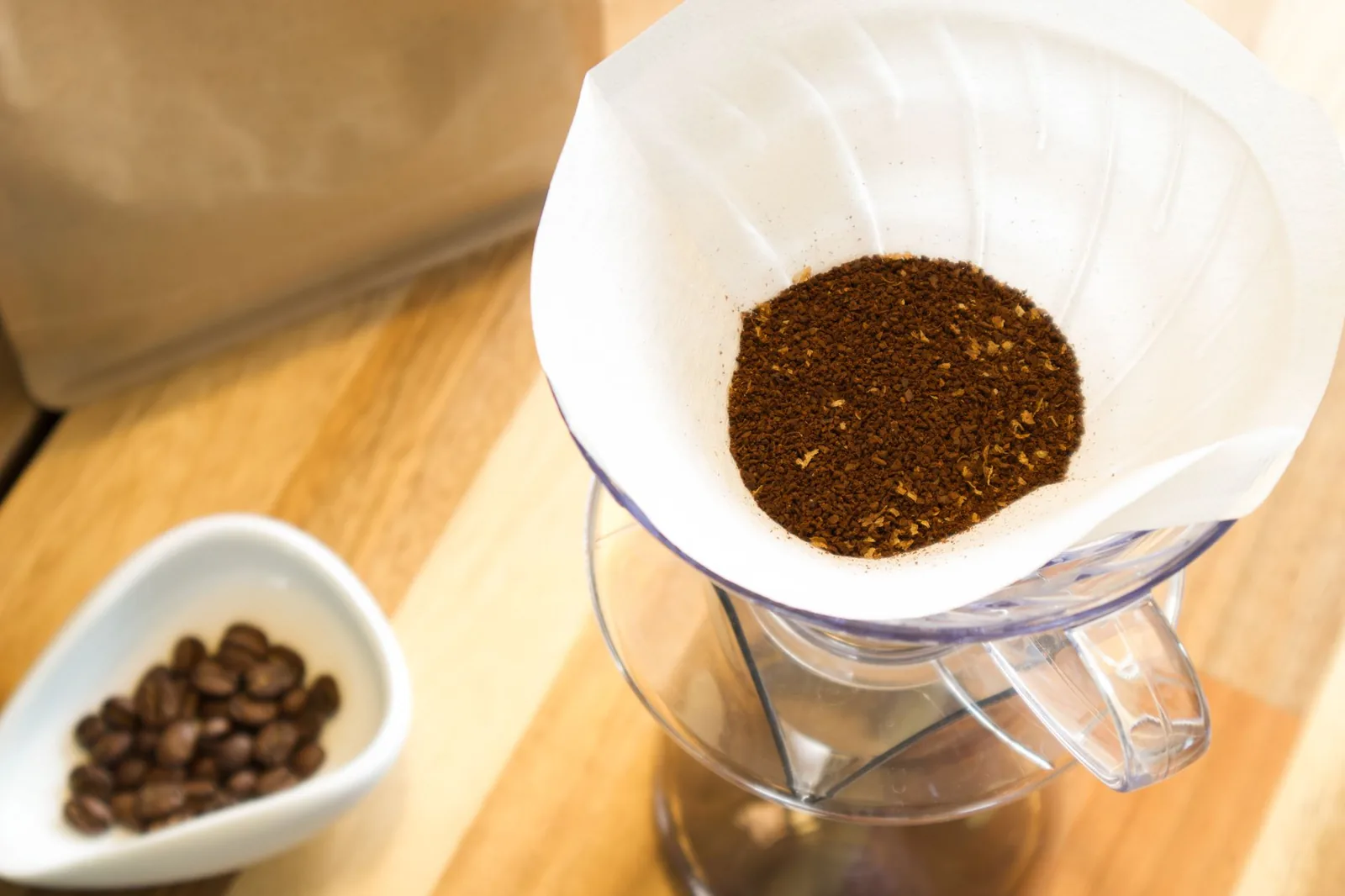 Dripper de cerâmica, plástico ou metal: muda o café?