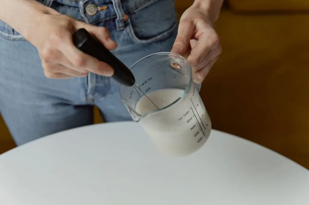 Como fazer espuma de leite em casa (sem vaporizador)