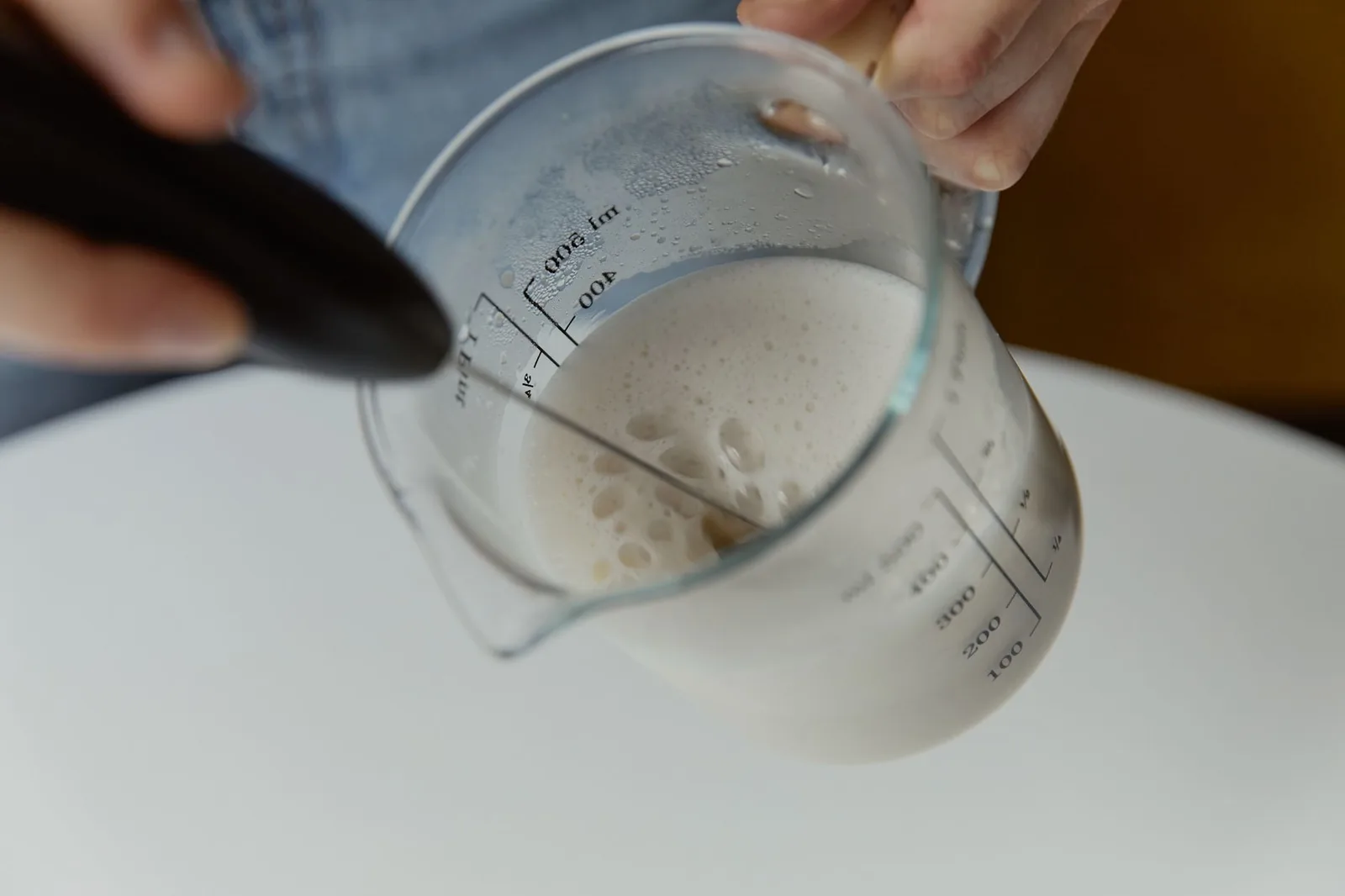 Como fazer espuma de leite em casa (sem vaporizador)