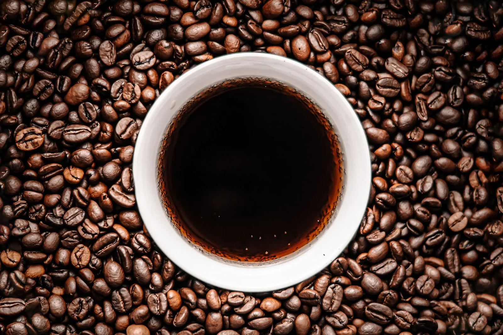 A espuma que se forma no café coado: o que ela diz do seu grão