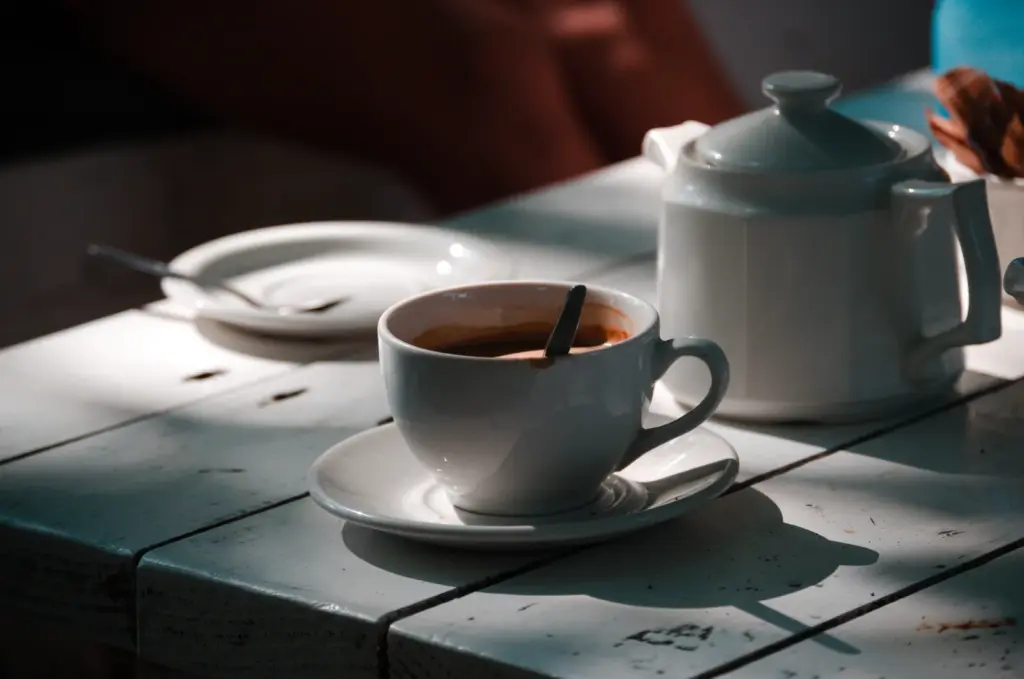 Karlsbader: a cafeteira de porcelana que dispensa filtro de papel