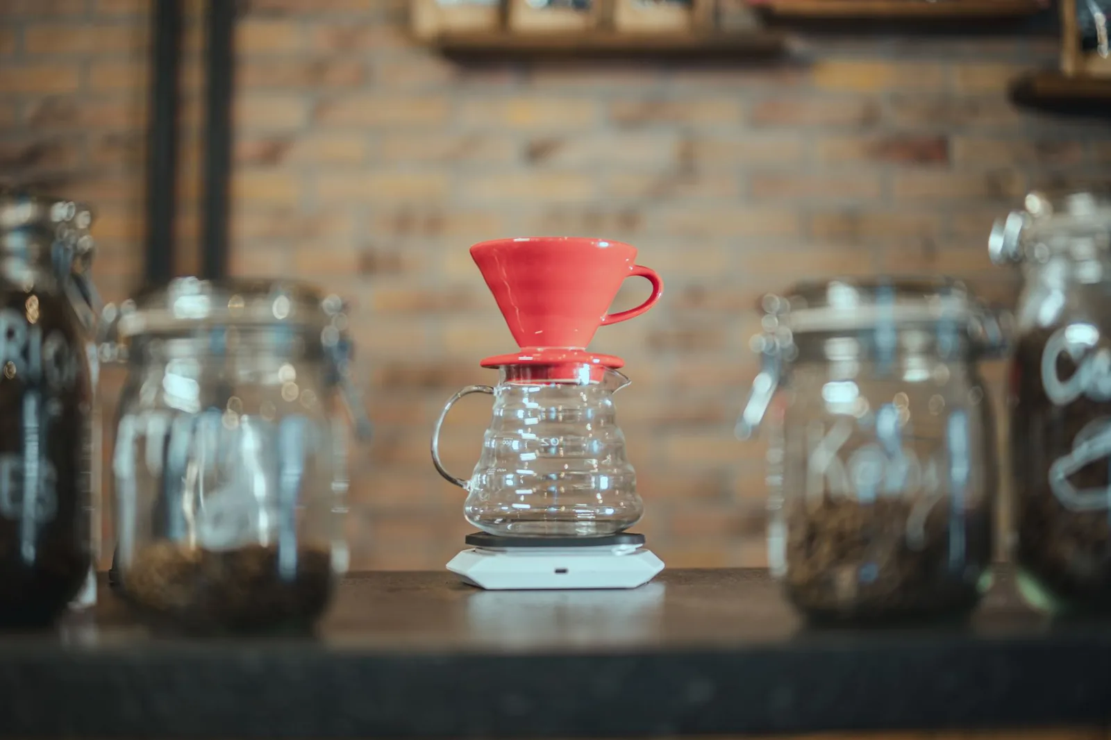 Moagem grossa ou fina: o que muda na prática do café coado