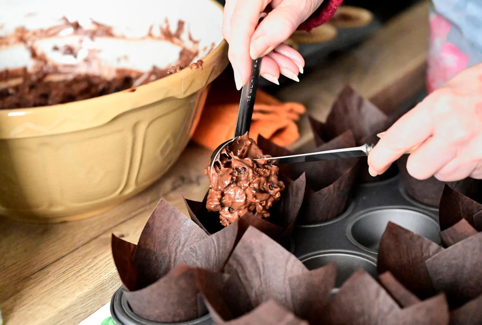 Muffin de café com gotas de chocolate