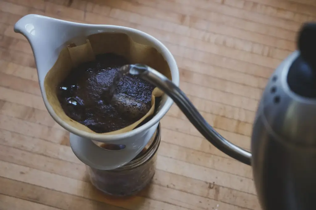 Não coe o café duas vezes: por que a segunda passada estraga