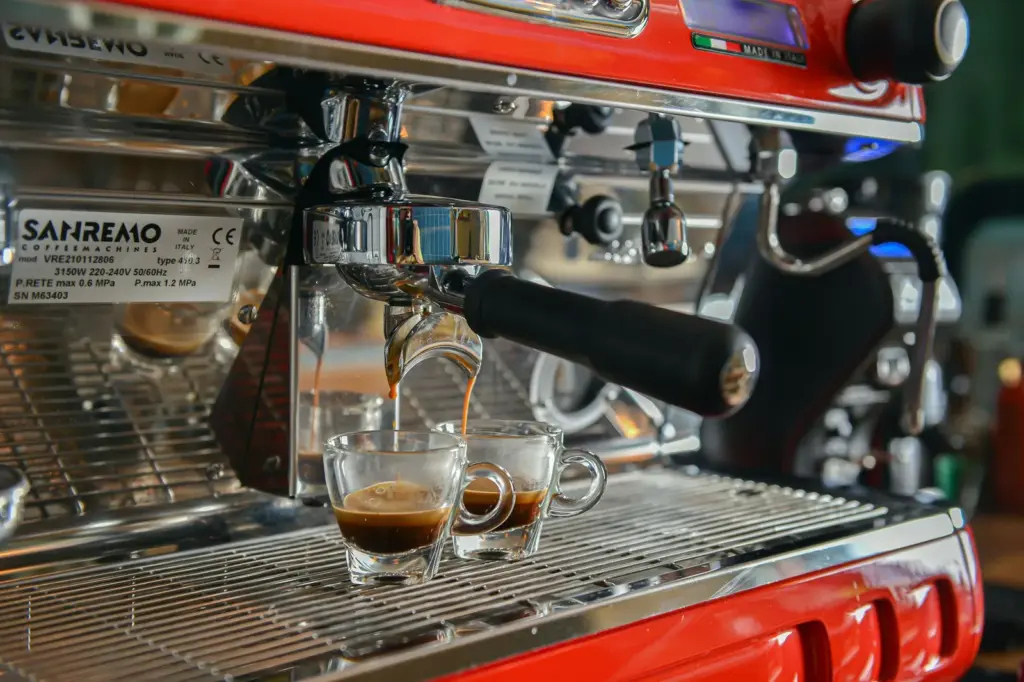 Origem do espresso: como a Itália criou o café curto