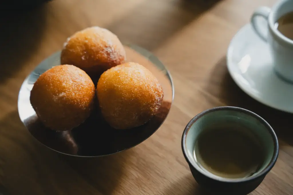 Bolinho de chuva com café na massa